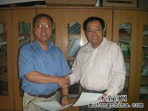 全國室內(nèi)環(huán)境凈化治理指導(dǎo)中心 副主任陳曉鵬（右）